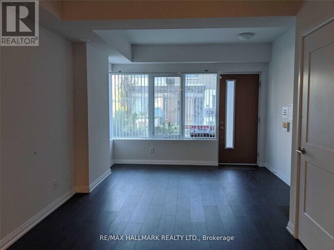 Photo - 1010 Portage Pkwy