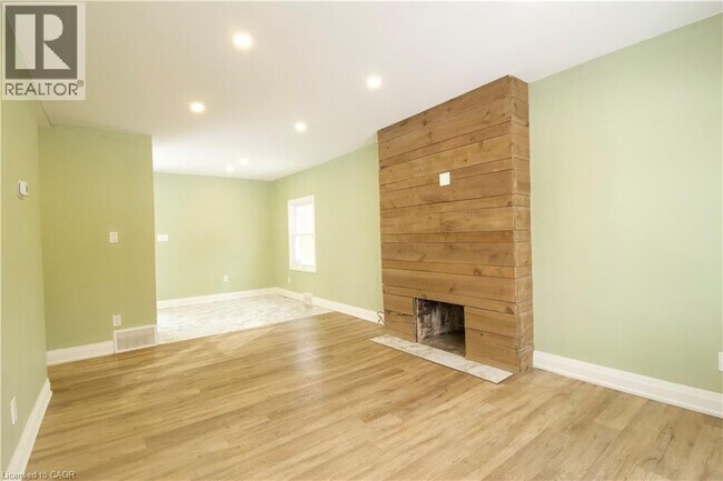 Photo - 1243 Langmuir Ave