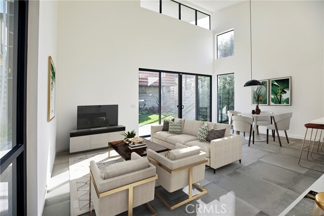 Photo - 929 E 68th St