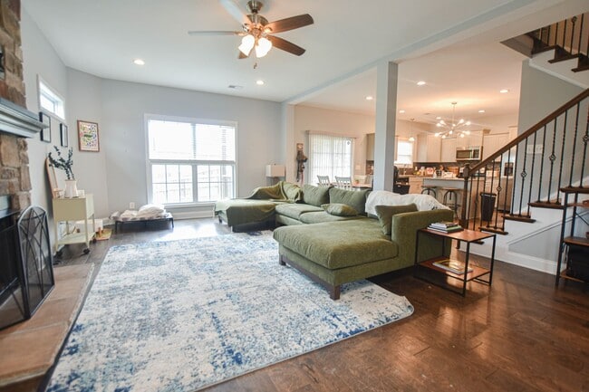 Photo - Pet Friendly Three Bedroom with Bonus in Rossview!
