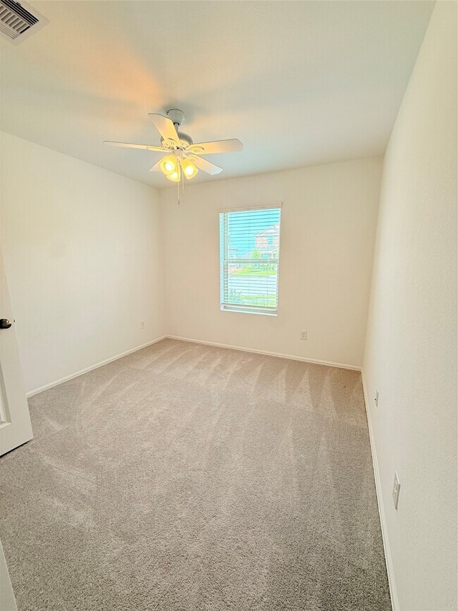 Photo - 702 Pleasant Pt Dr