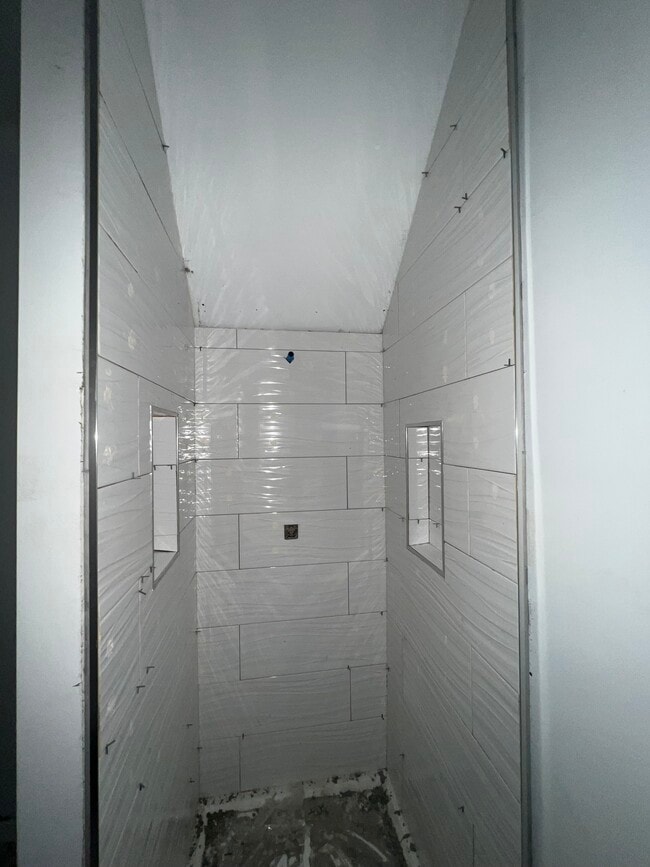 baño en la planta baja - 2629 Heartwood Rd