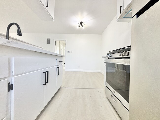 Photo - 700 Glenway Dr Unit 6