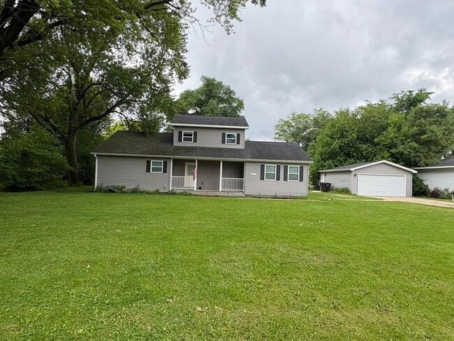 Photo - 2 Story Colonial - 3 bdrm/2 bath - LARGE YARD