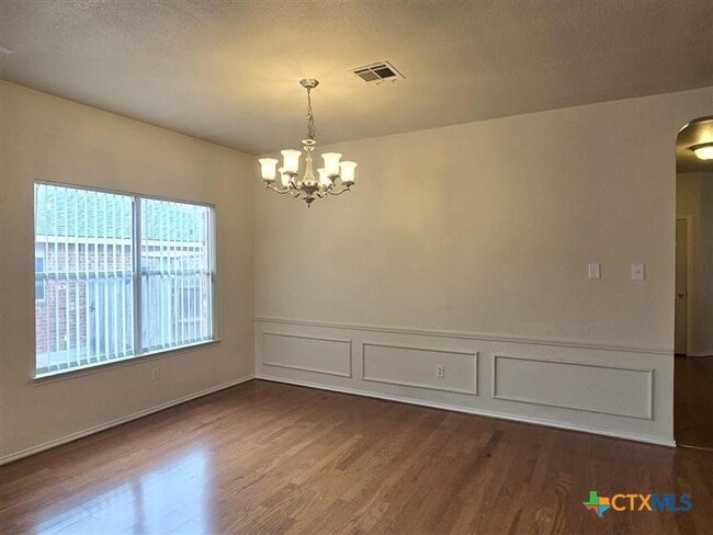 Photo - 514 Prospector Trl