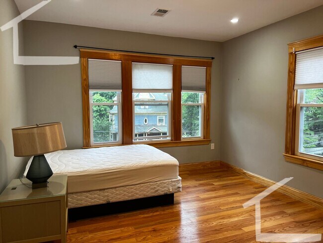 Photo - 152 Winchester St