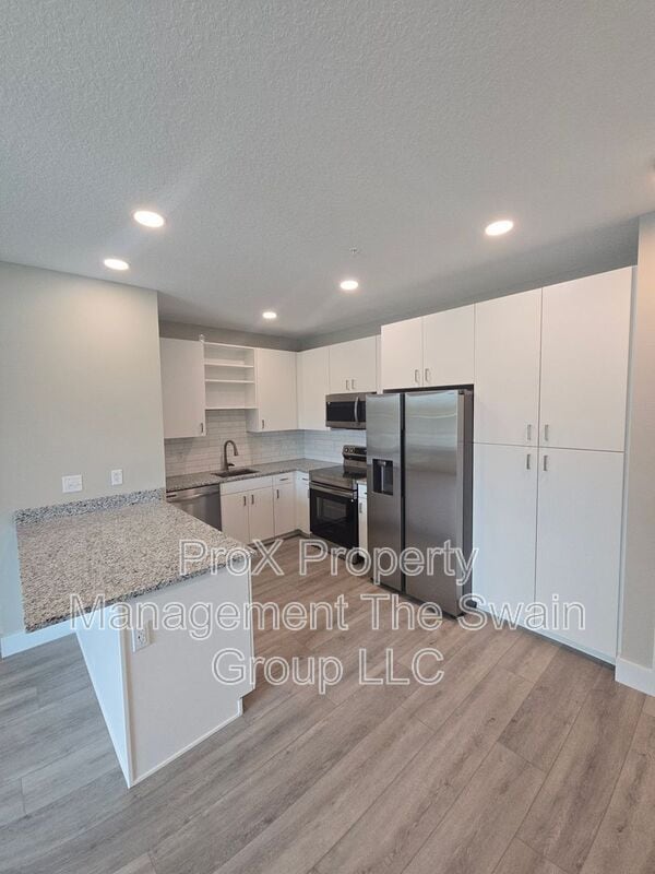 Building Photo - 701 Bates Ave SW Unit 201