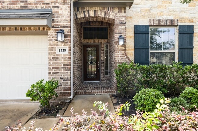 Photo - 1535 Giles Dr