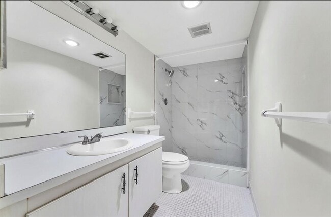 Photo - 4172 Inverrary Dr Unit 304