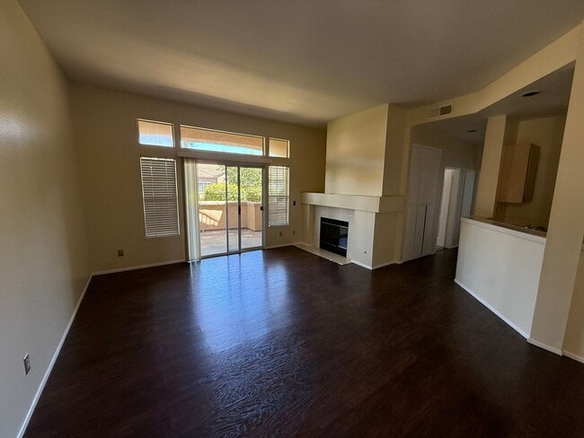 Building Photo - Lovely 2 Bedroom, 2 Bath First-Floor Condo... Unit 7