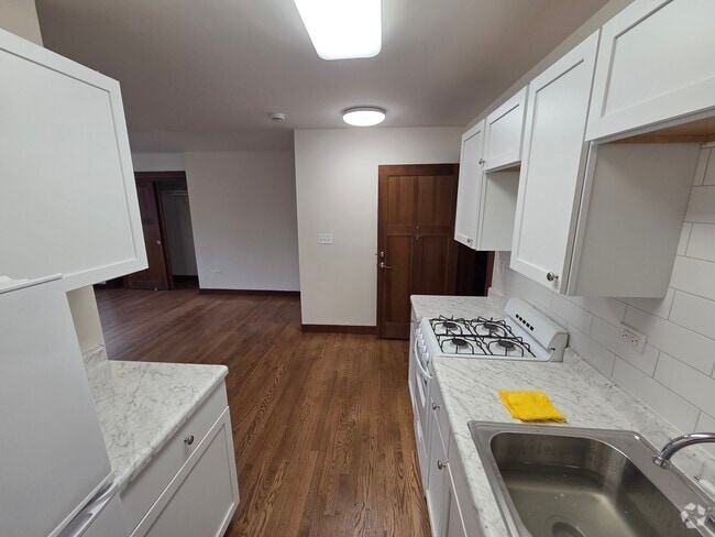 Building Photo - 328 N Milwaukee Ave Unit C Rental