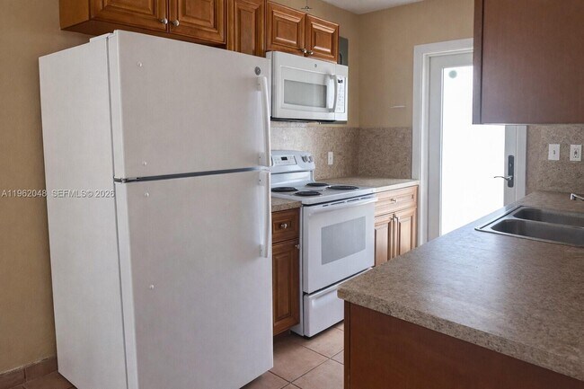 Photo - 4396 SW 25th Terrace Unidad 1-2