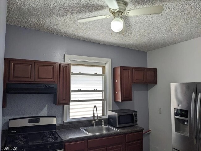 Photo - 48 Elliott St