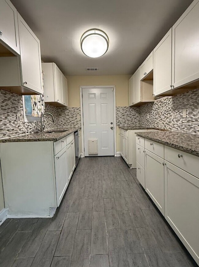 Photo - 1327 Kenilworth Dr SW