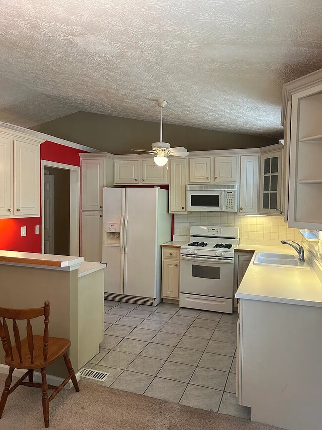 Photo - Room in House on Sugar Crest Dr