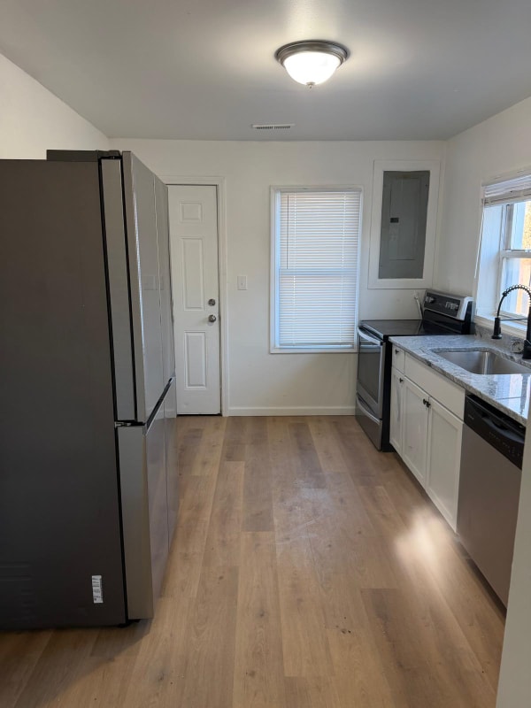 Photo - 1665 Elaine Rd