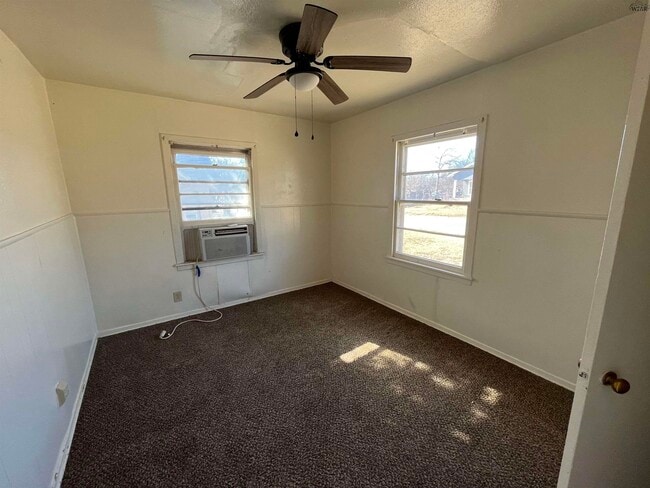 Photo - 2009 Joline St