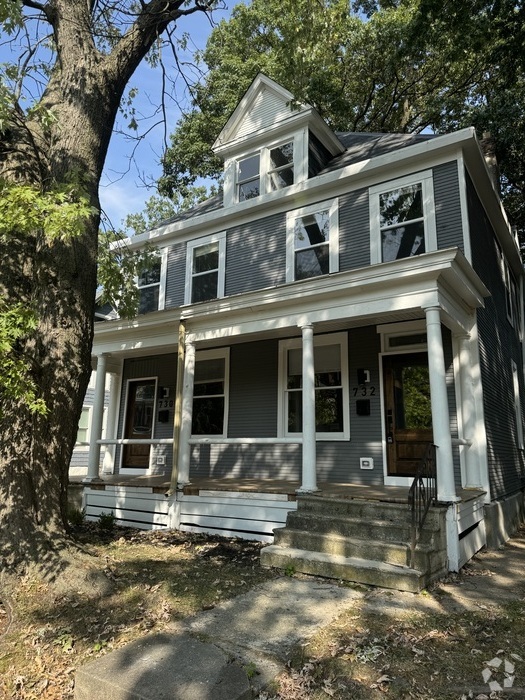 Building Photo - 732 Oakwood Ave Rental