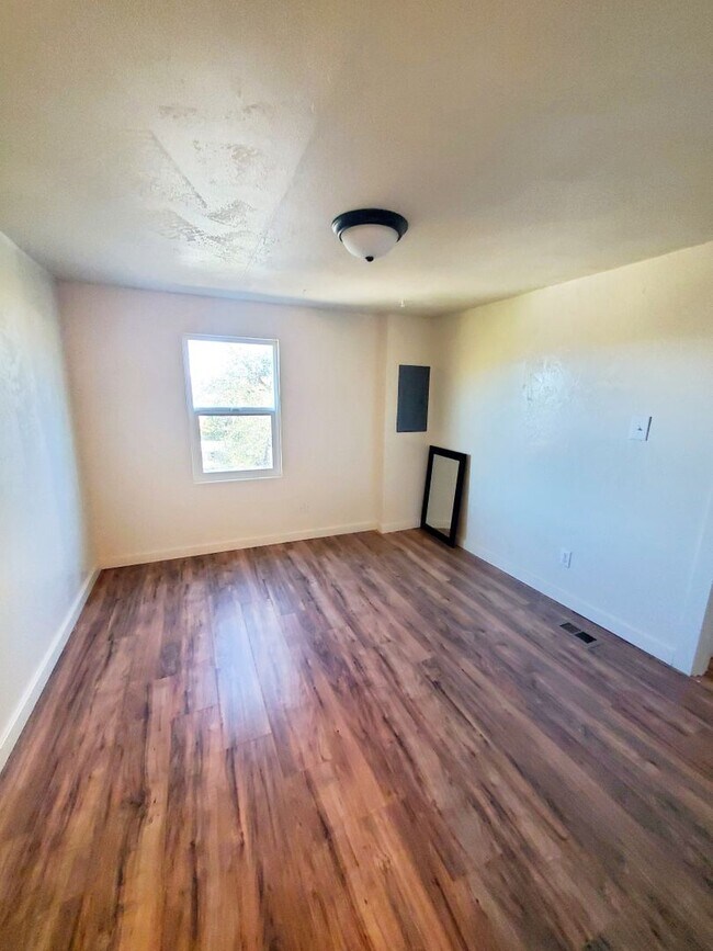 Photo - * PENDING* 3 Bedroom 2 Bath Single Family ...