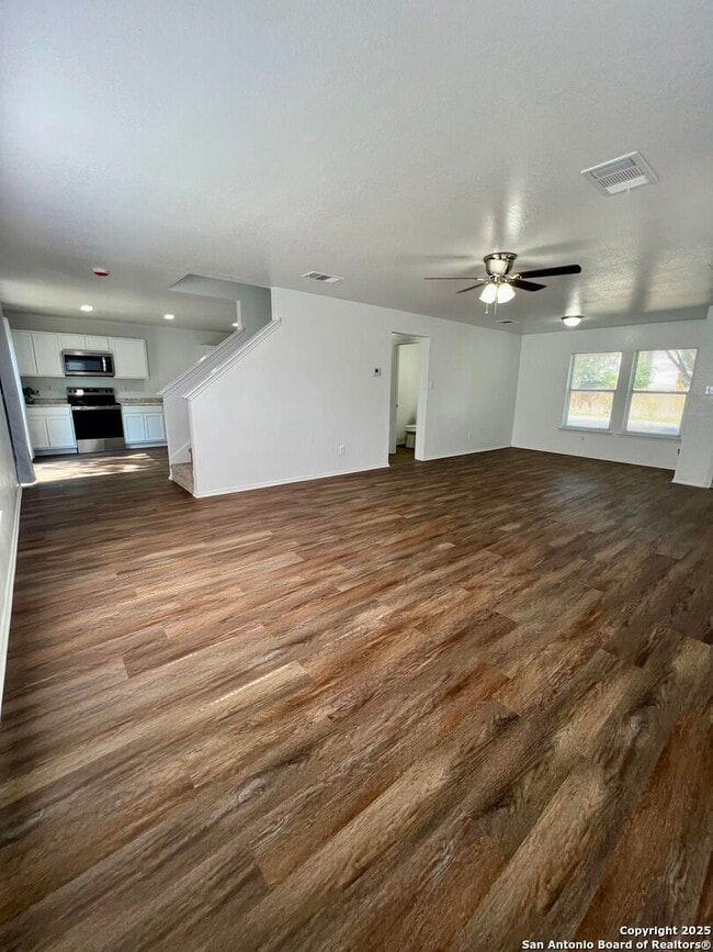 2411 Laden Meadows