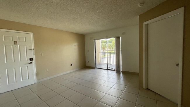 Photo - 250 Palm Cir W