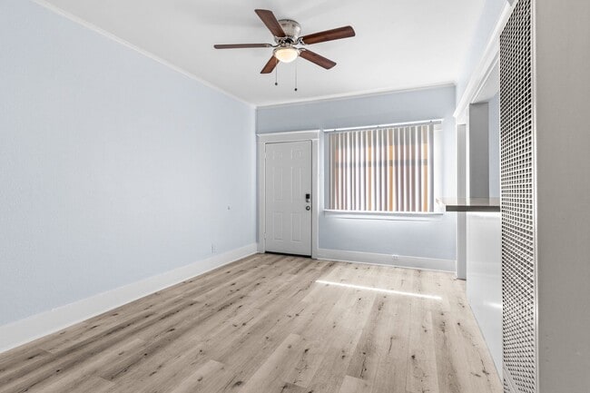 Photo - 1819 E 7th St Unidad 1819 1/2