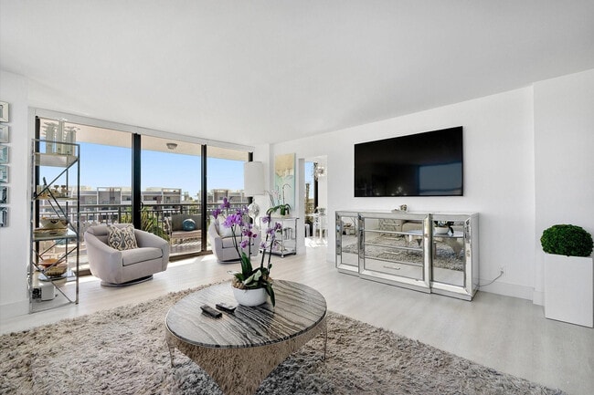 Photo - 3031 N Ocean Blvd Unidad 606