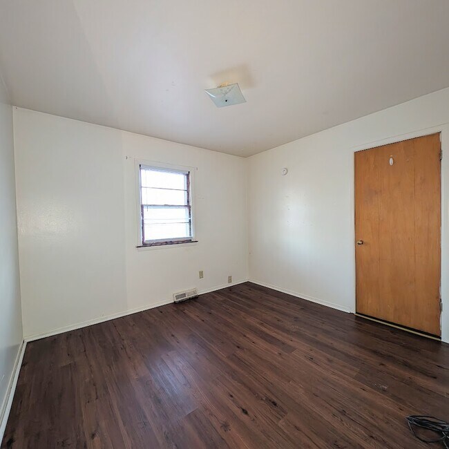 Photo - 610-620 Blair St