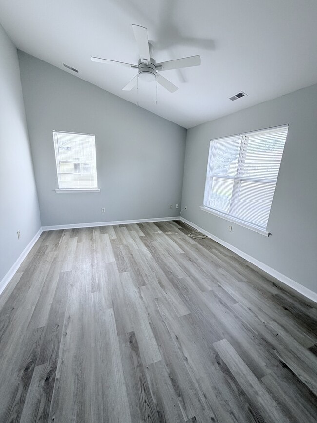 Photo - 411 Dover St