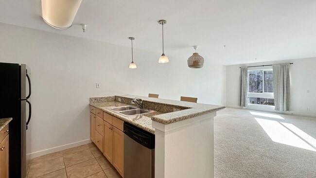 Building Photo - Sweet 1/1 condo with tons of amenities and a great location in Emeryville! Unit 4307