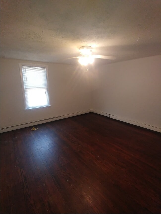 600-606 MacDade Blvd - 600-606 MacDade Blvd Apartment Unit 3