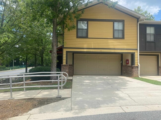 Building Photo - 741 White Dr