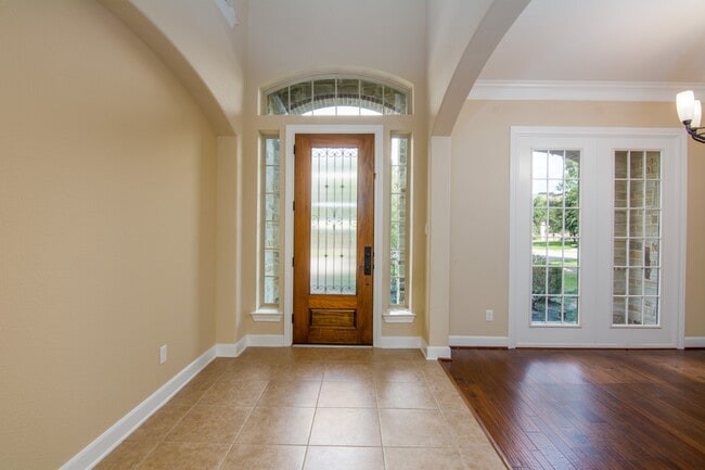 Photo - 34 Canoe Bend Ct