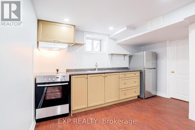 Photo - 384 Oakwood Ave