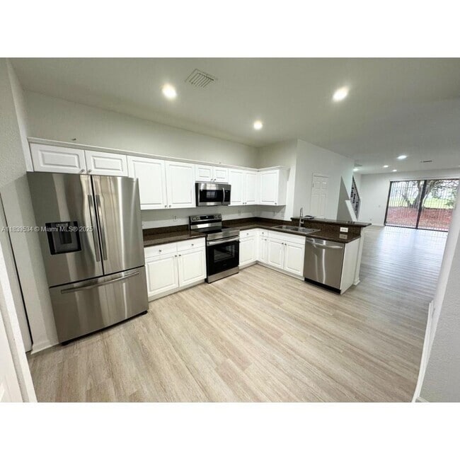 Building Photo - 3809 Tree Top Dr Rental