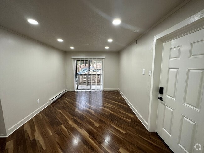 Building Photo - 411 Lindsay Rd Unit 02 Rental