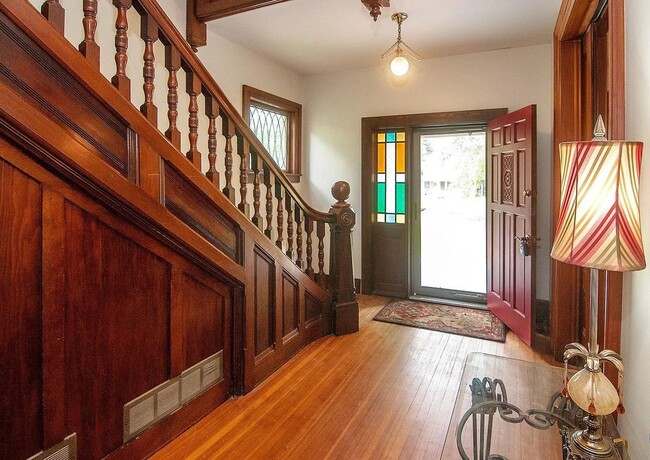 Photo - Gorgeous 19th Century Victorian showpiece