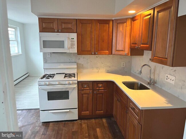 Photo - 6010 Bingham St