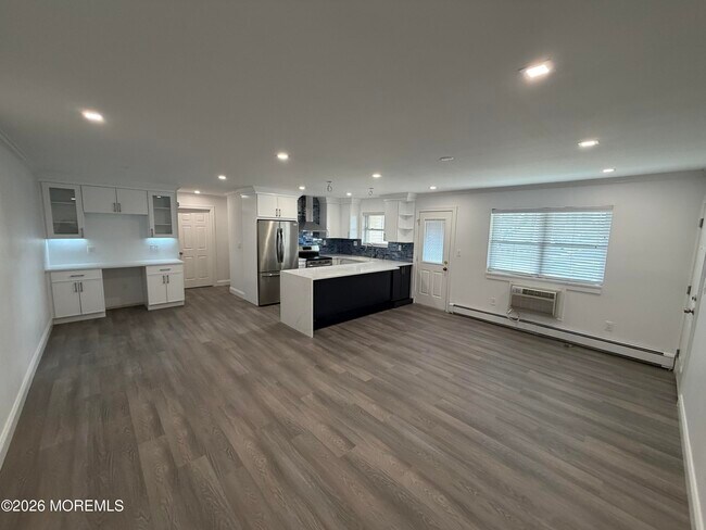 Photo - 135 Wharfside Dr