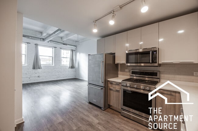 Building Photo - 930 W Dakin St Unit 201