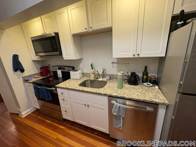Photo - 1463 Beacon St Unit 3