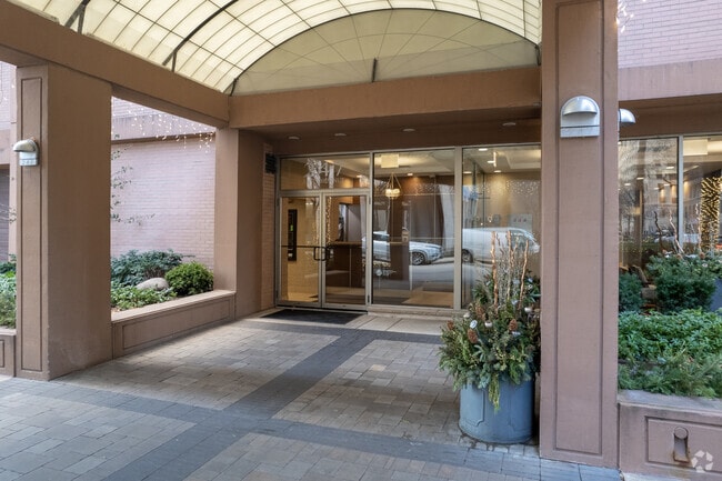 Entrance - 247 E Chestnut St