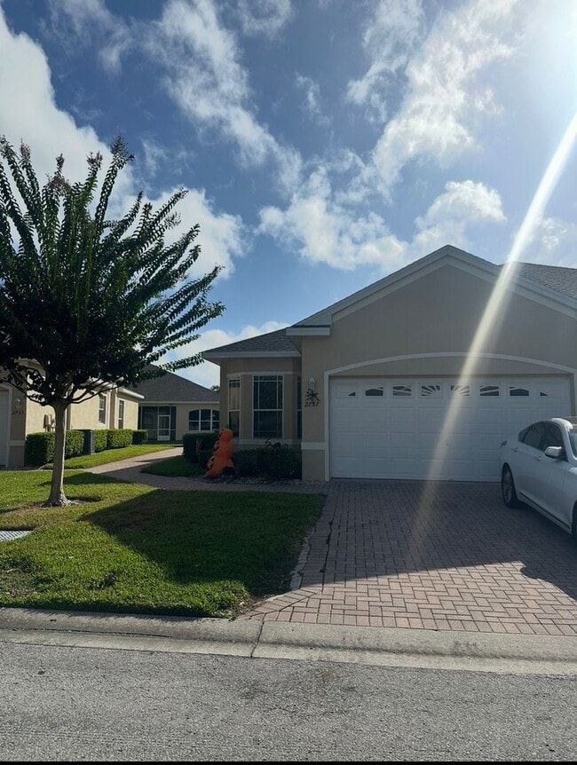 2737 Tottenham Dr