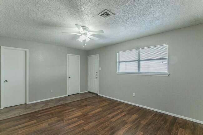 Photo - 6601 May Dr Unit 1A