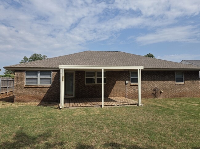 904 E Hills Dr