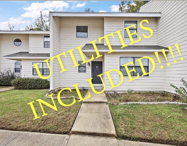 Building Photo - 3/2 townhouse at the Rez!