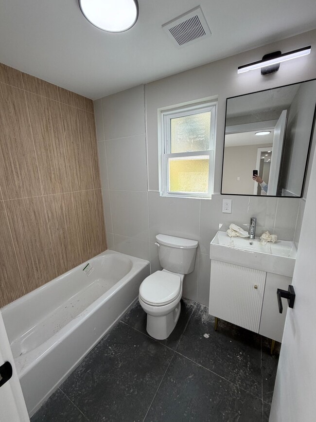 Photo - 27 N Burnett St Unit 3