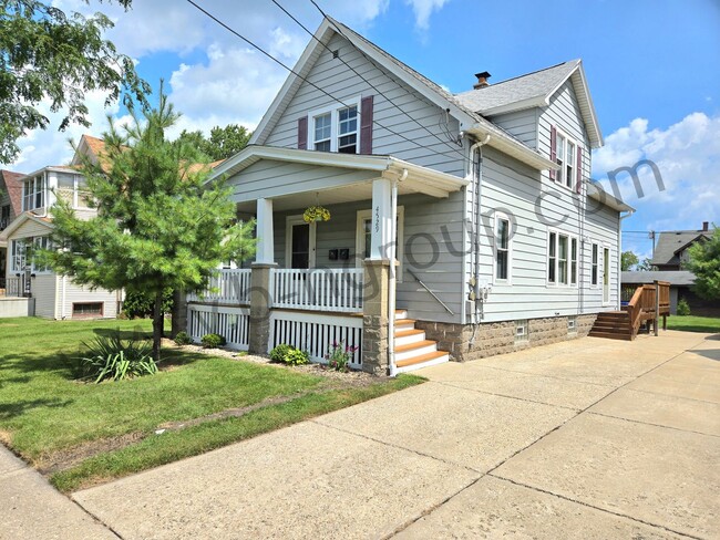 Building Photo - 4529 18th Ave Unit Apt 2