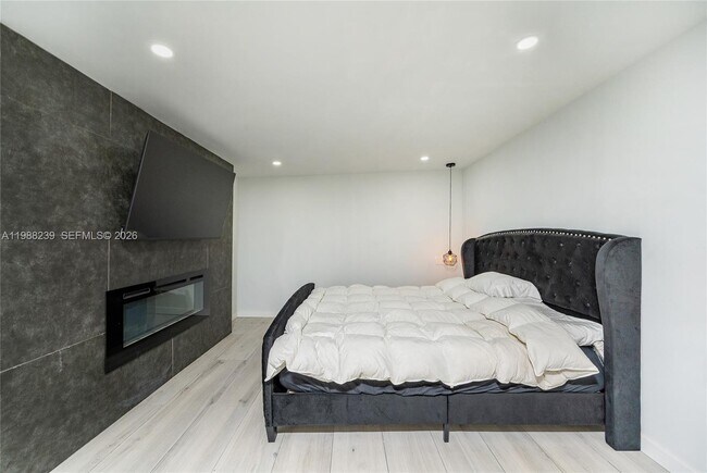 Building Photo - 10954 SW 157th Terrace Unit 2