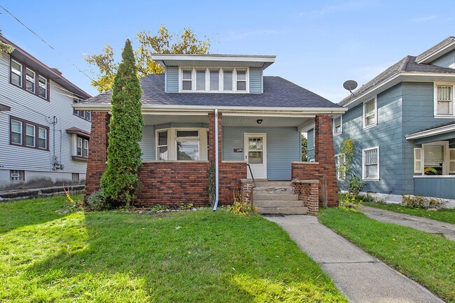 Building Photo - 914 M.L.K. Jr St SE Rental